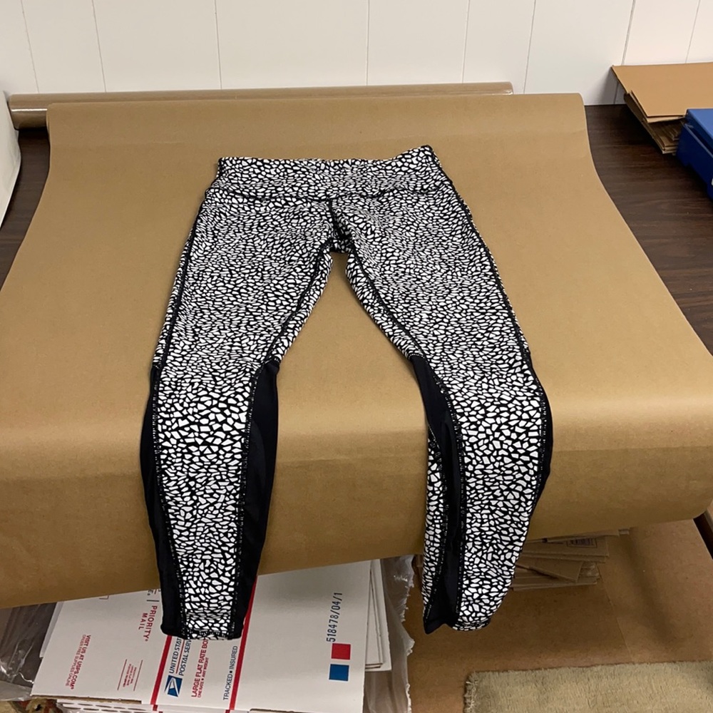 Lululemon leggings size 4
